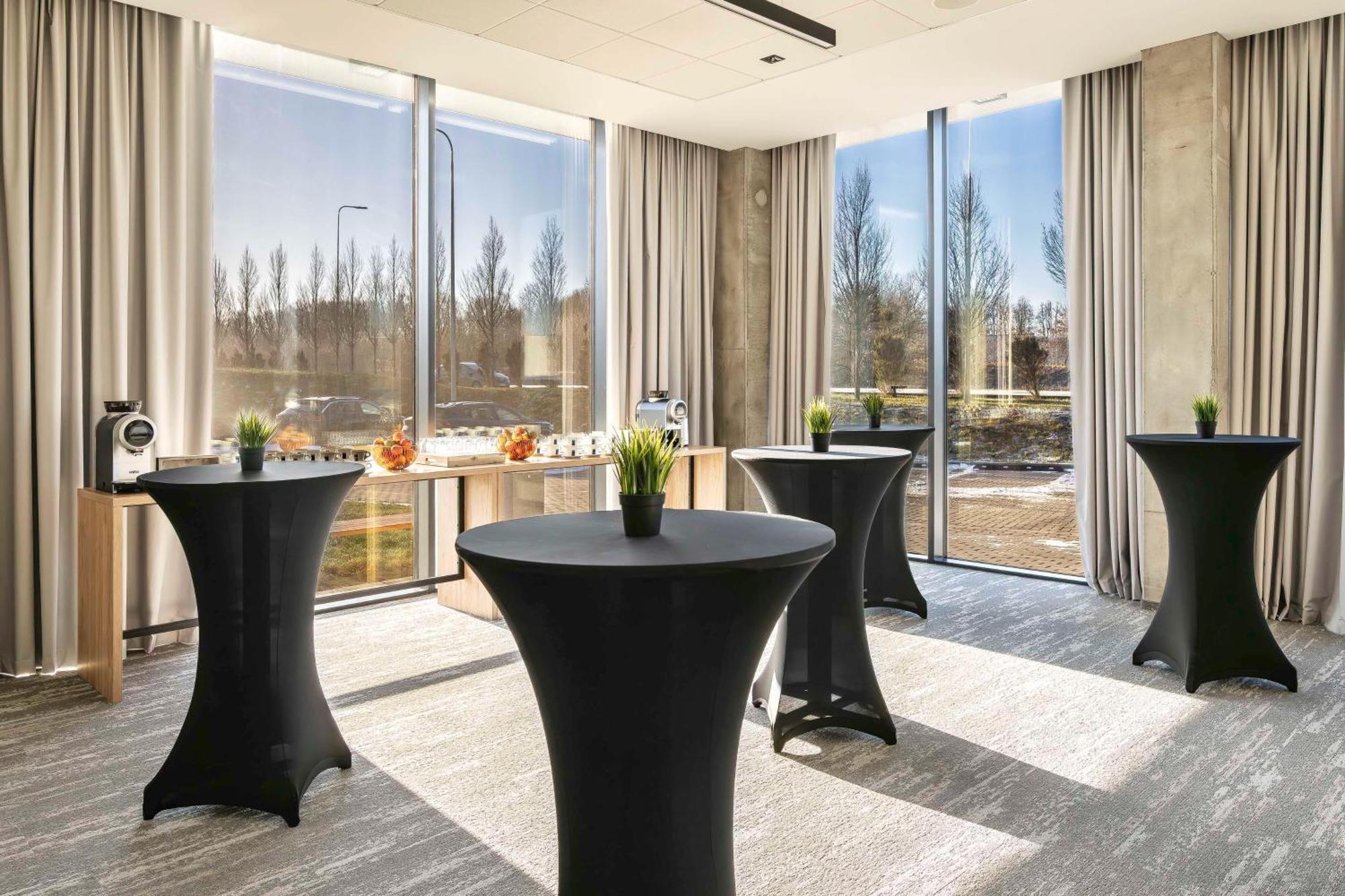 Park By Radisson Airport & Conference Centre Hotel 4*