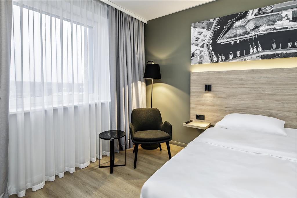 Park By Radisson Airport & Conference Centre 4*